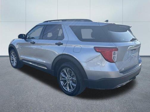 Iconic Silver Metallic 2022 Ford Explorer XLT