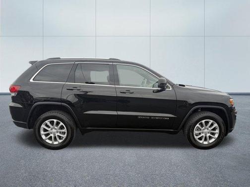 Diamond Black 2021 Jeep Grand Cherokee Laredo E