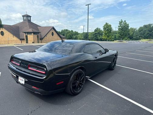 2017 Dodge Challenger SXT