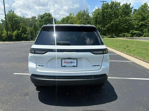 Bright White Clearcoat 2023 Jeep Grand Cherokee Limited