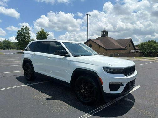 Bright White Clearcoat 2023 Jeep Grand Cherokee Limited
