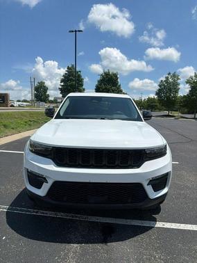 Bright White Clearcoat 2023 Jeep Grand Cherokee Limited