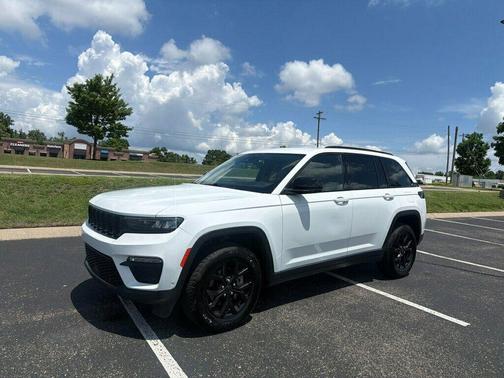 Bright White Clearcoat 2023 Jeep Grand Cherokee Limited