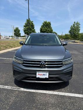 Platinum Gray Metallic 2023 Volkswagen Tiguan 2.0T SE
