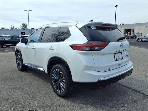 Everest White Pearl Tricoat 2026 Nissan Rogue Platinum