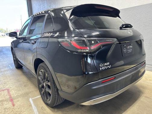 Crystal Black Pearl 2025 Honda HR-V AWD Sport