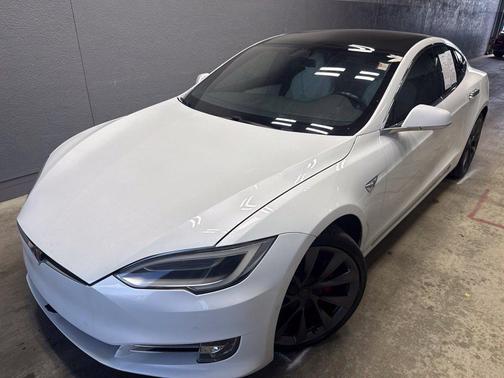 Pearl White Multi-Coat 2018 Tesla Model S P100D