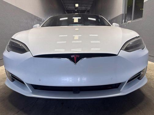 Pearl White Multi-Coat 2018 Tesla Model S P100D