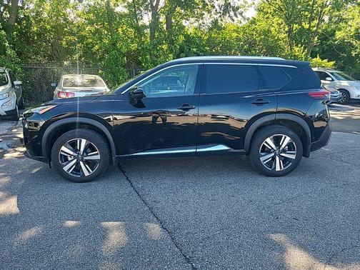 Super Black 2023 Nissan Rogue SL