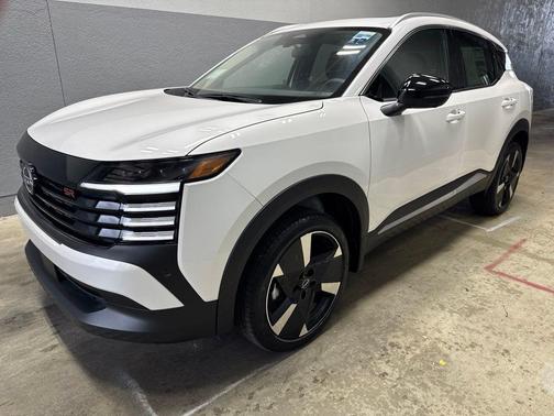 Aspen White Tricoat 2026 Nissan Kicks SR