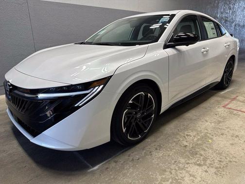 Aspen White Tricoat/Super Black 2027 Nissan Sentra SR
