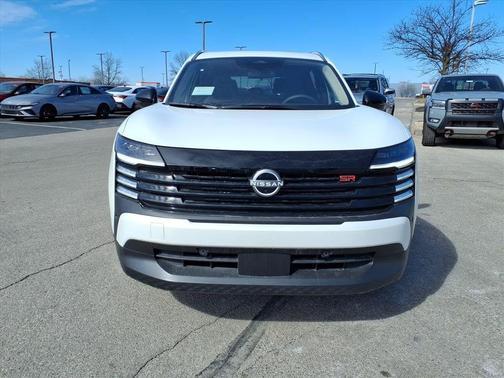 Aspen White Tricoat 2026 Nissan Kicks SR