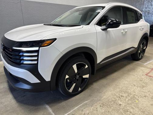 Aspen White Tricoat 2026 Nissan Kicks SR