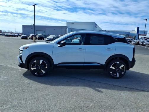 Aspen White Tricoat 2026 Nissan Kicks SR