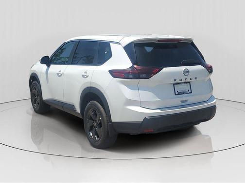Everest White Pearl Tricoat 2026 Nissan Rogue SV