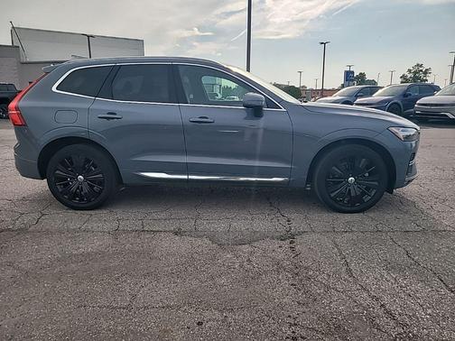 Thunder Grey Metallic 2023 Volvo XC60 B5 Plus Bright Theme