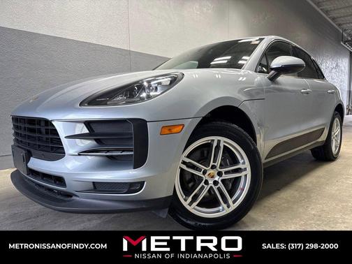 Dolomite Silver Metallic 2021 Porsche Macan Macan
