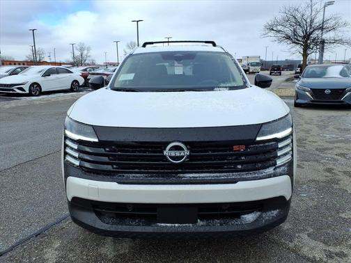 Aspen White Tricoat 2026 Nissan Kicks SR
