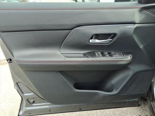 Gun Metallic 2026 Nissan Kicks SR