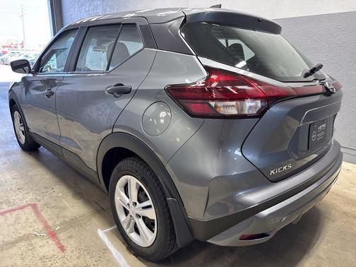 Gun Metallic 2025 Nissan Kicks S