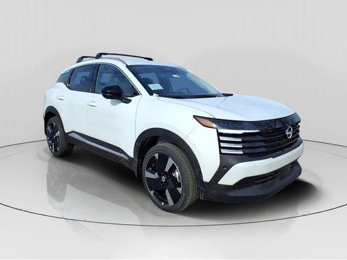 Aspen White Tricoat 2026 Nissan Kicks SR