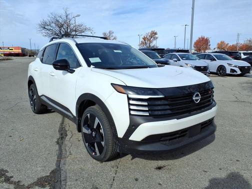 Aspen White Tricoat 2026 Nissan Kicks SR