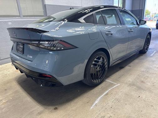 Atlantic Gray/Super Black 2027 Nissan Sentra SR