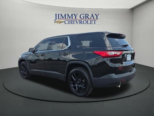 Mosaic Black Metallic 2020 Chevrolet Traverse LS