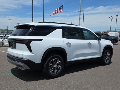 Summit White 2026 Chevrolet Traverse LT