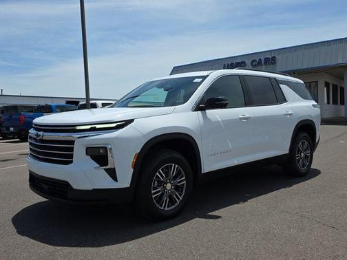Summit White 2026 Chevrolet Traverse LT