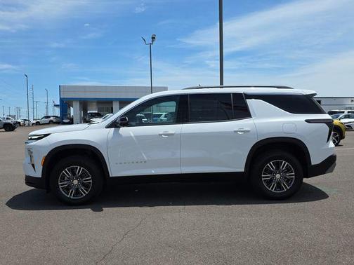 Summit White 2026 Chevrolet Traverse LT