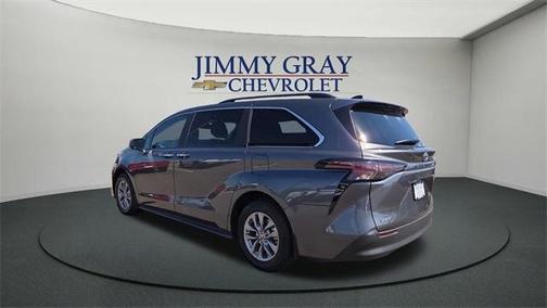 2025 Toyota Sienna XLE