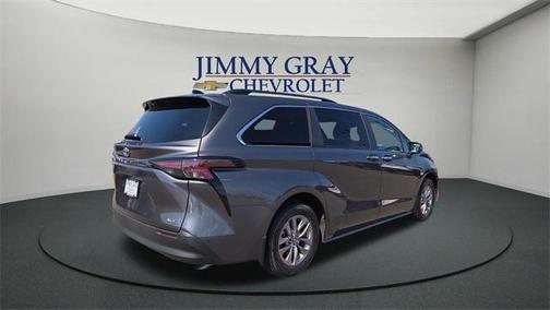 2025 Toyota Sienna XLE