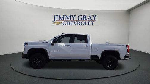 Summit White 2026 Chevrolet Silverado 2500 ZR2
