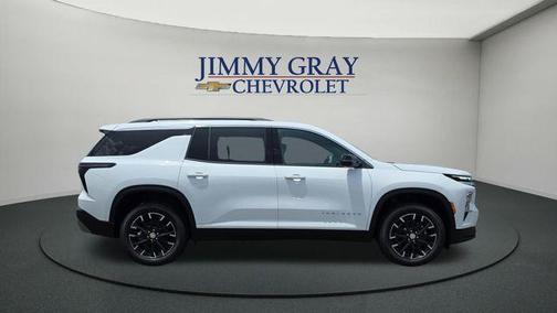 Summit White 2026 Chevrolet Traverse LT