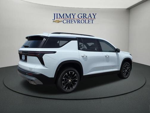 Summit White 2026 Chevrolet Traverse LT
