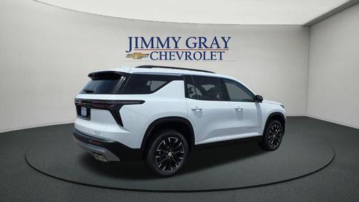 Summit White 2026 Chevrolet Traverse LT