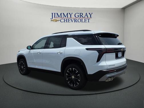Summit White 2026 Chevrolet Traverse LT