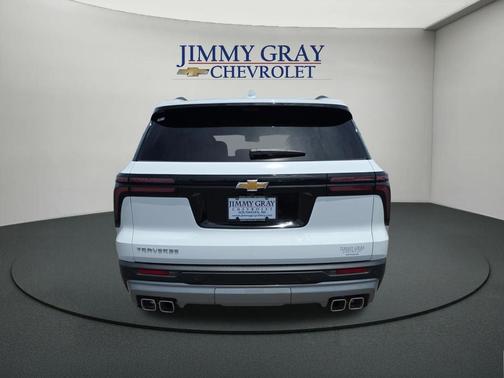 Summit White 2026 Chevrolet Traverse LT