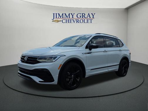 Opal White Pearl Effect 2024 Volkswagen Tiguan 2.0T SE R-Line Black