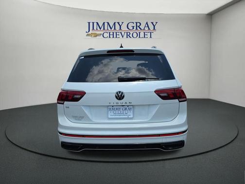 Opal White Pearl Effect 2024 Volkswagen Tiguan 2.0T SE R-Line Black