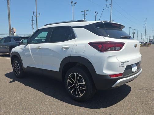 Summit White 2026 Chevrolet Trailblazer LT