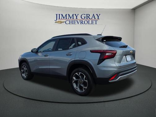 Sterling Gray Metallic 2026 Chevrolet Trax LT