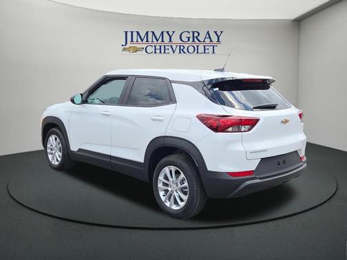 Summit White 2026 Chevrolet Trailblazer LS