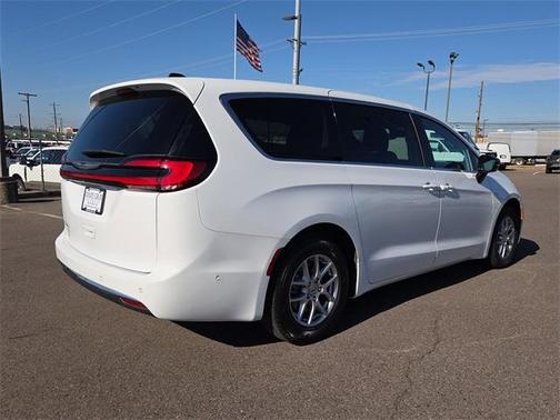 2024 Chrysler Pacifica Touring-L