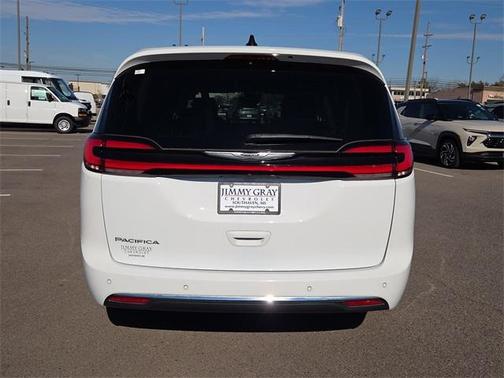 2024 Chrysler Pacifica Touring-L