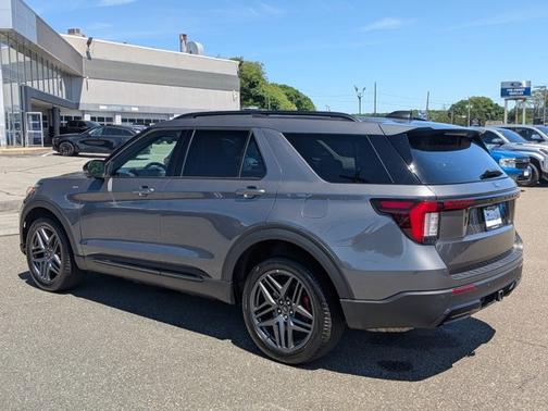 CARBONIZED GRAY METALLIC 2025 Ford Explorer ST-LINE