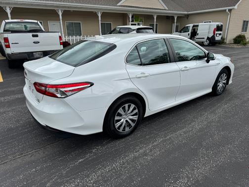 2020 Toyota Camry Hybrid LE