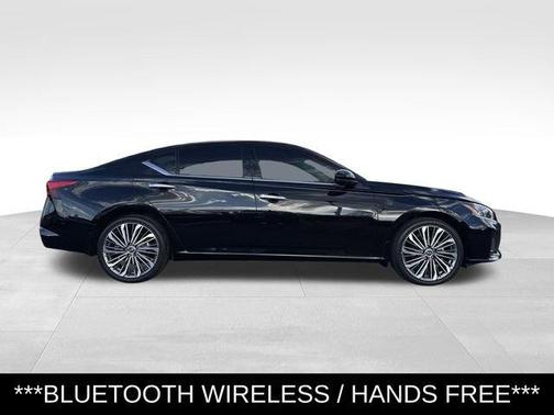 Black 2024 Nissan Altima 2.5 SL