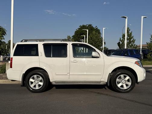 2008 Nissan Pathfinder SE